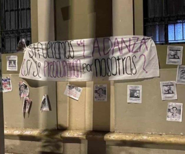 Universidad de Colima expulsa a un profesor y a un alumno por acoso sexual Universidad de Colima expulsa a un profesor y a un alumno por acoso sexual