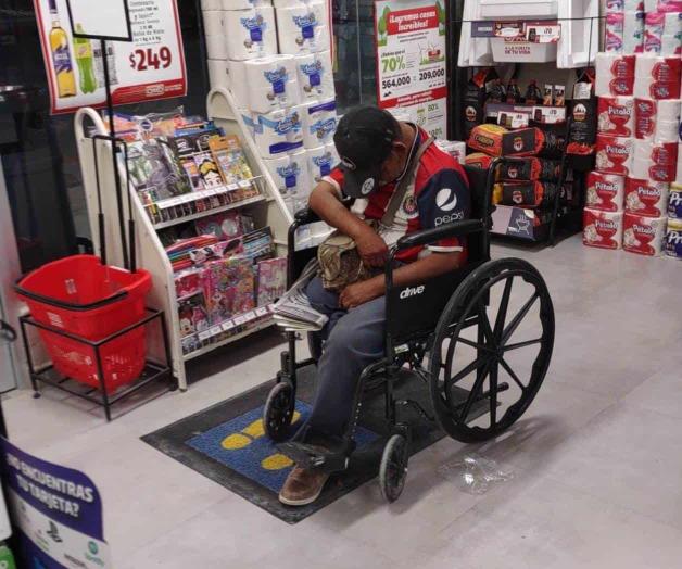 Clama por ayuda, requiere de todo