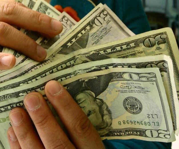 Contraste fronterizo: cara la gasolina y el dólar baja Contraste fronterizo: cara la gasolina y el dólar baja