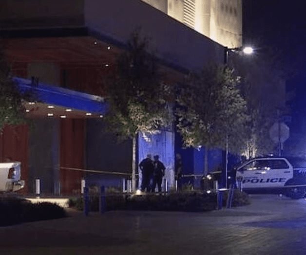 Mata a trabajador, apuñala a otro y la policía lo abate