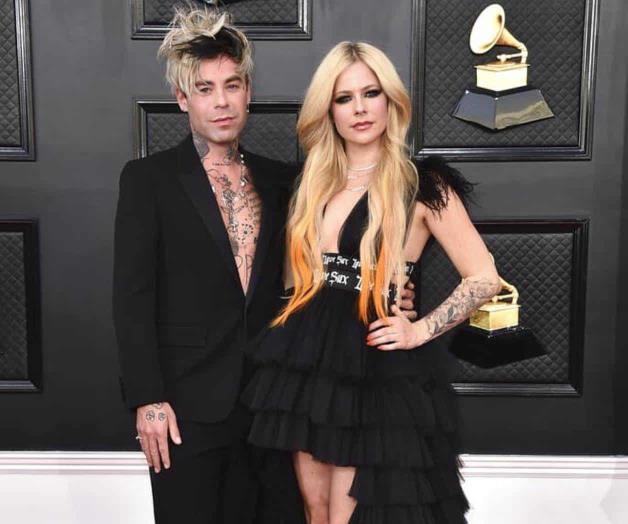 Avril Lavigne y Mod Sun se comprometen en París
