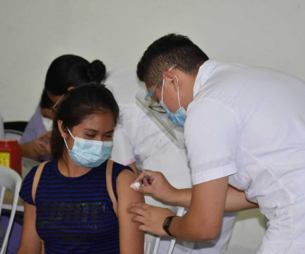 Vacuna de refuerzo abarca 18-29 años