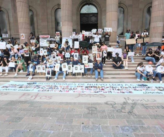 Cubren paredes con sus perdidos Cubren paredes con sus perdidos