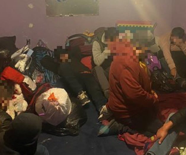 Descubren escondite con drogas e indocumentados