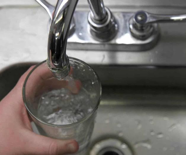 Investigan calidad del agua potable