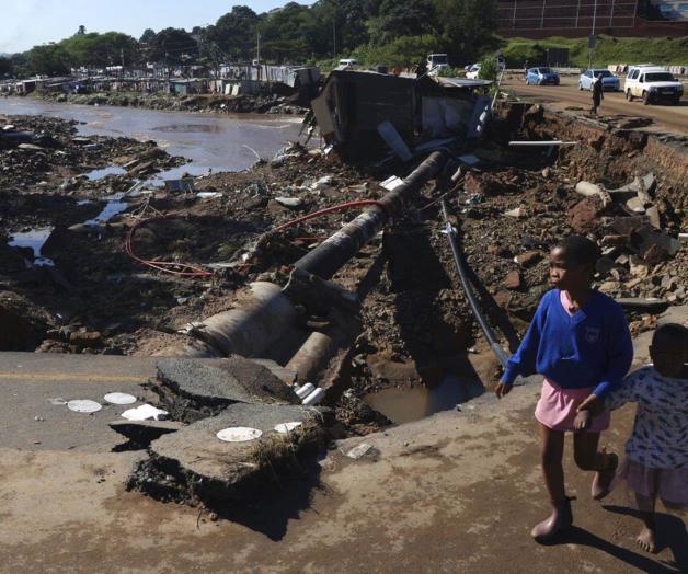 Inundaciones en el este de Sudáfrica dejan 341 muertos