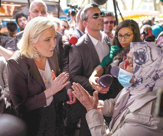 Cobra importancia pañoleta musulmana