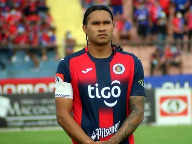 Exhiben al Gullit Peña aparentemente tomado Exhiben al Gullit Peña aparentemente tomado