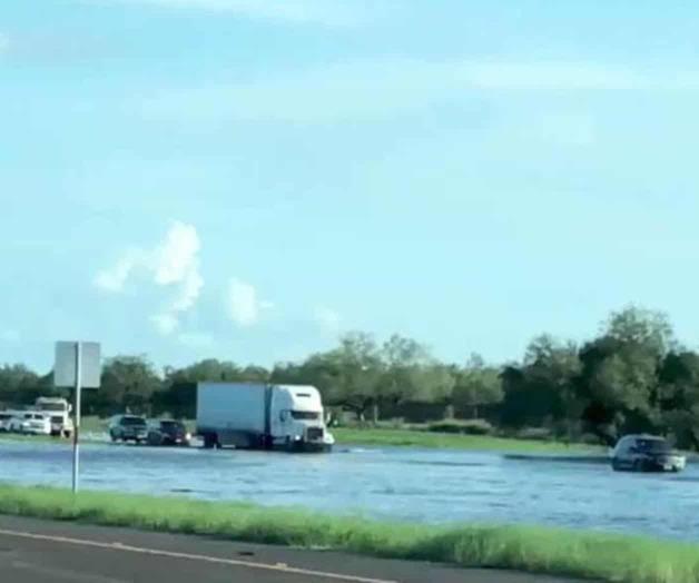 Ayudan a los afectados por inundaciones pasadas