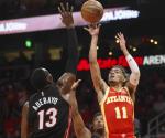 Con tiro de Young al final, Hawks se impone al Heat