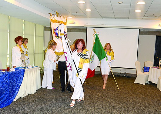 Porta la bandera de la paz.