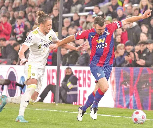 Tras empatar, Leeds se aleja del descenso