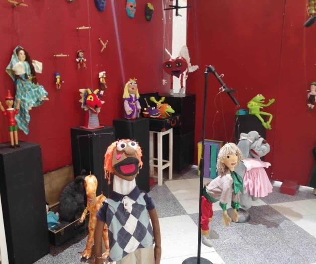 Exhiben títeres y marionetas en la Casa de la Cultura