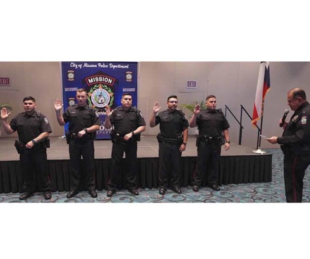 Juramentan nuevos oficiales de Policía Juramentan nuevos oficiales de Policía