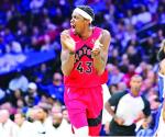Siakam y los Raptors evitan la eliminación ante Filadelfia