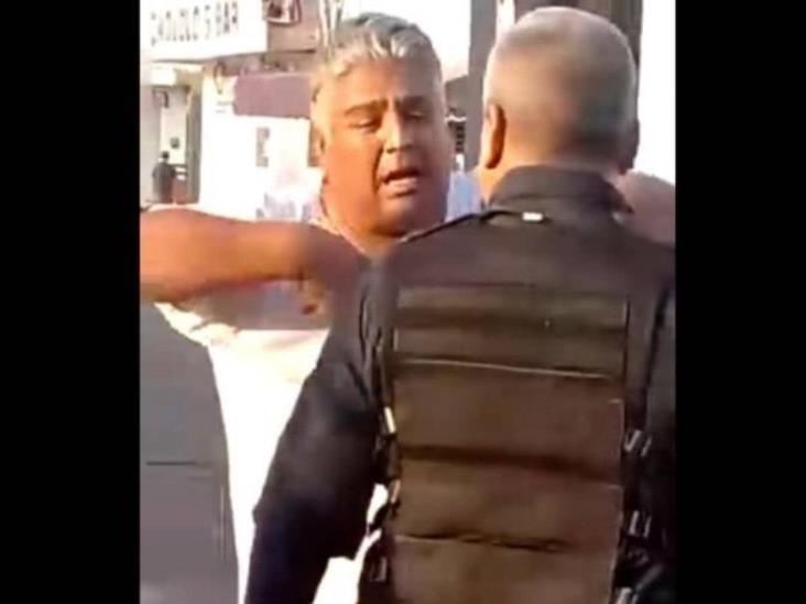 Sabes quién soy y no puedes llevarme al bote: regidor morenista presuntamente ebrio reta a policía Sabes quién soy y no puedes llevarme al bote: regidor morenista presuntamente ebrio reta a policía
