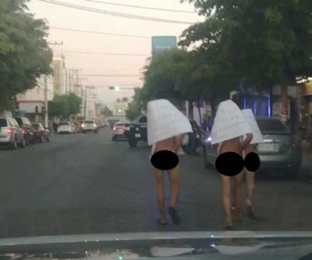 Obligan a jóvenes a caminar desnudos en Guasave