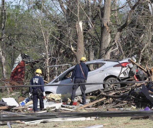 Atraviesa Kansas tornado potente
