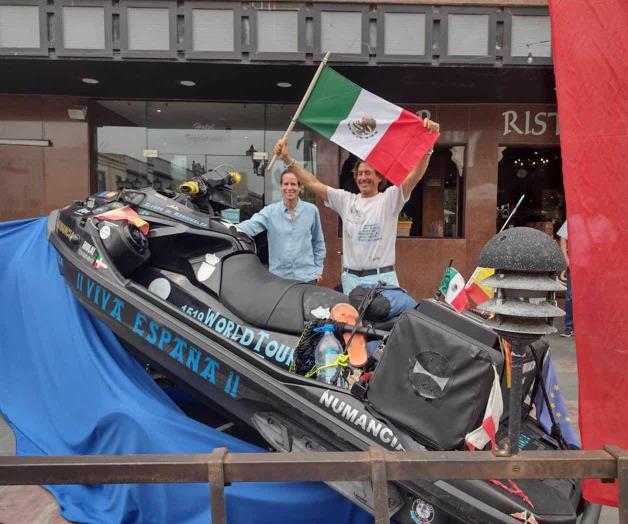 Navega por el mundo en frágil embarcación