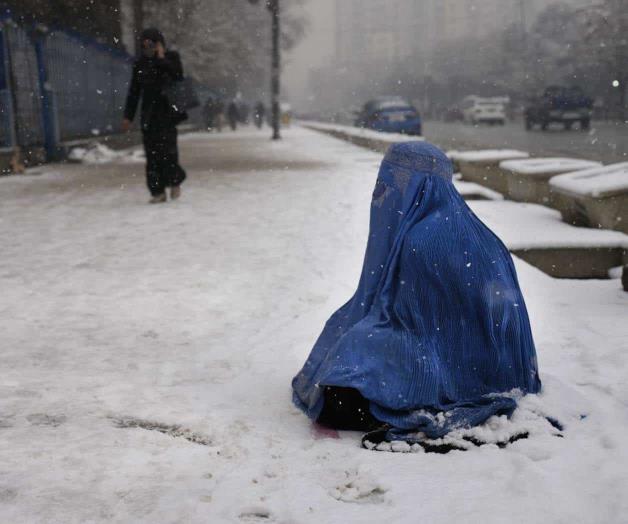 Los talibanes obligan de nuevo a las afganas a cubrirse la cara y pretenden el uso del burka Los talibanes obligan de nuevo a las afganas a cubrirse la cara y pretenden el uso del burka