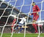 EL Liverpool empata con Tottenham; ayuda al City