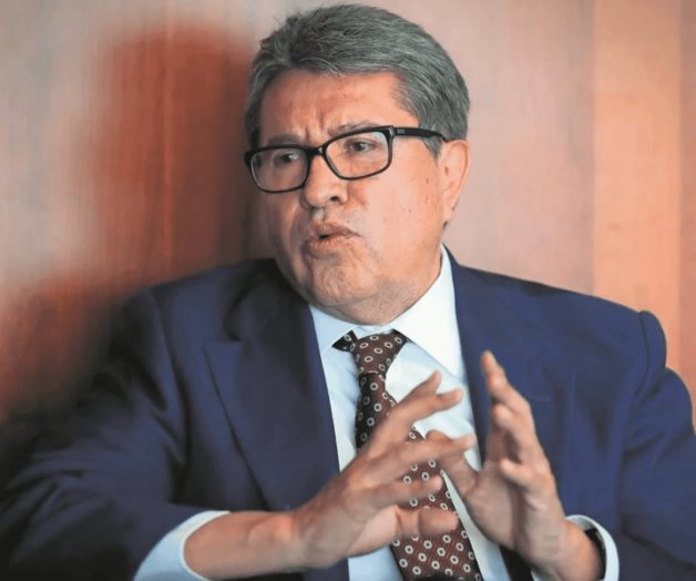 Monreal padece retraso de vuelo en AICM por 5 horas