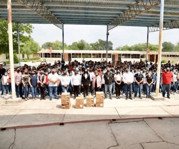 Donan a escuelas material sanitario