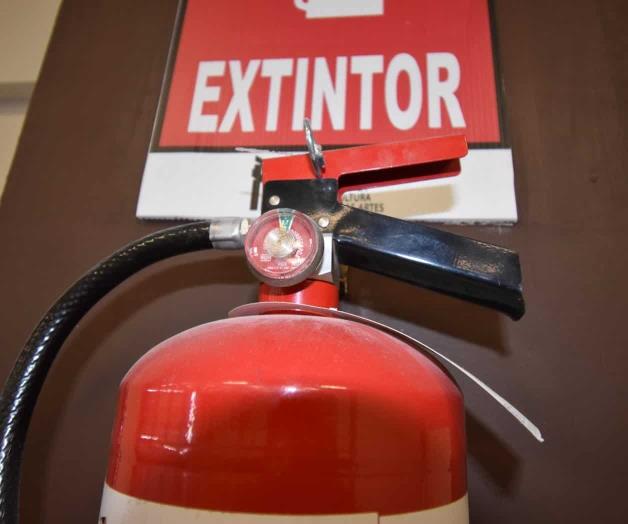 Asestan otro golpe: ‘extintores’ o multa
