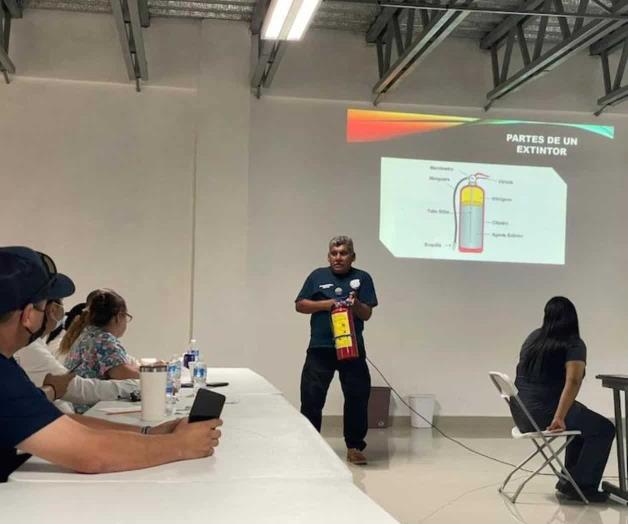 Imparten pláticas sobre extinguidores