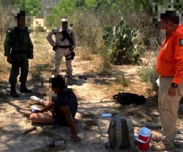 Rescatan a mexicano abandonado en frontera