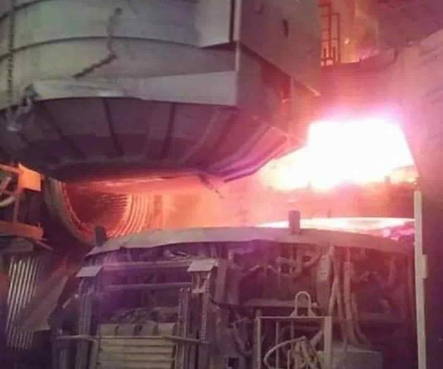 Le cae acero hirviendo