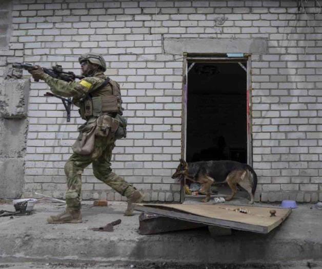 Zelenskyy se muestra desafiante tras retirada rusa de Járkiv