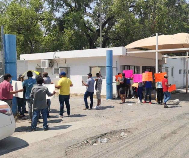 Protestan familiares por traslados de reos a otros penales del país