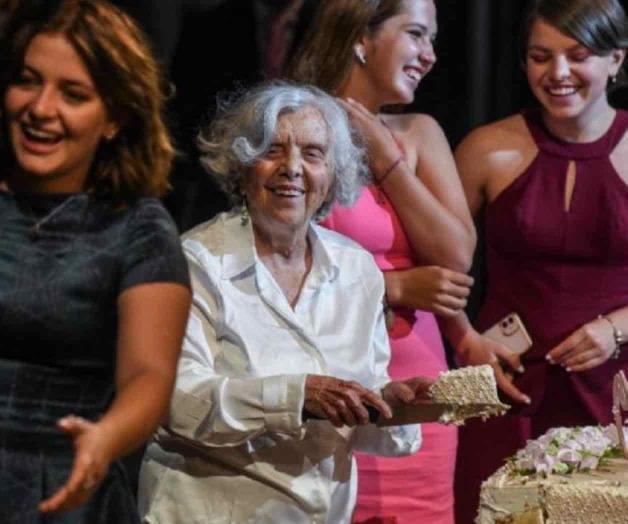 Feminicidios y desapariciones tienen que parar, dice Elena Poniatowska en su homenaje en Bellas Artes