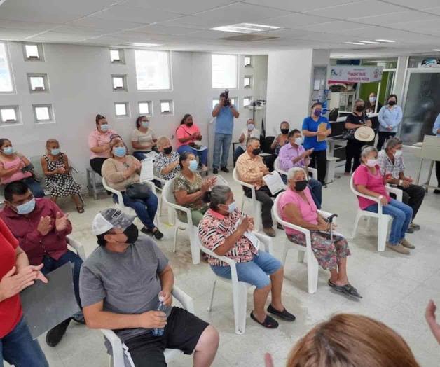 Practican cirugías a personas mayores