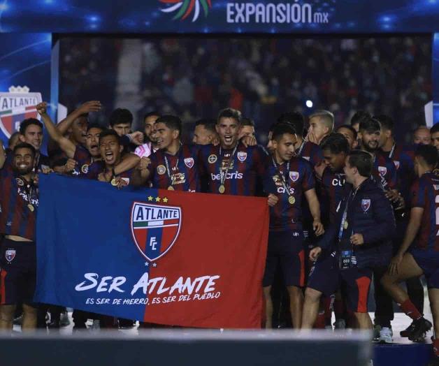 ¡Es el Campeón de Campeones! ¡Es el Campeón de Campeones!