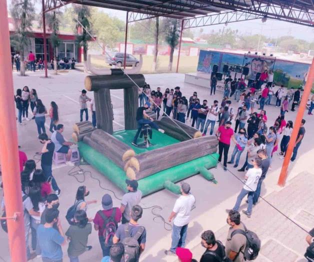 Festejan a estudiantes