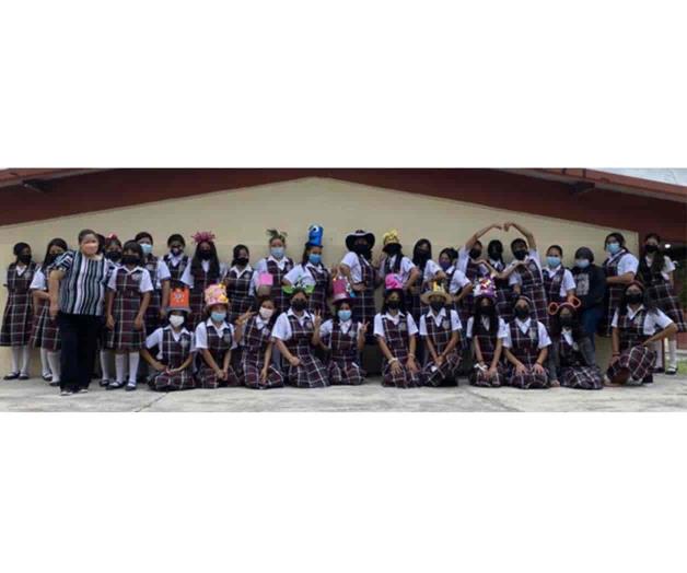 Festejan a estudiantes