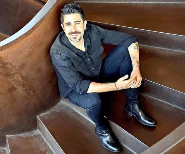 Vuelve Álex Ubago a ser joven con 20 Años