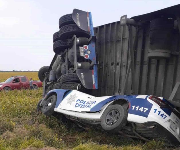 Policías se salvan de morir