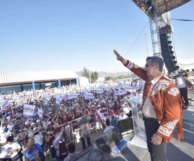 Entregan a Américo su bastón de mando