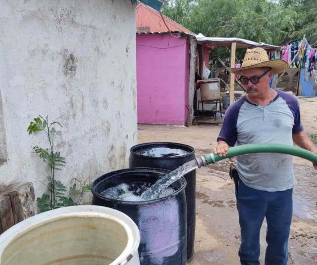Llevan agua a colonias y ejidos