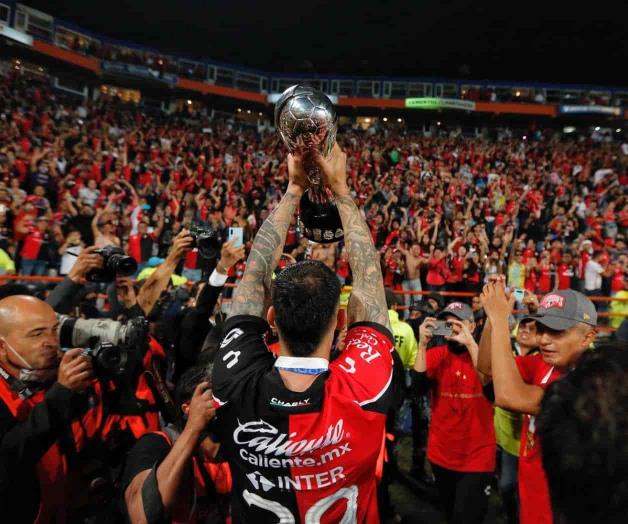 AMLO felicita a Checo Pérez y al Atlas por sus triunfos