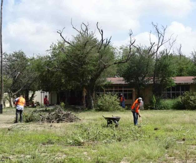Descacharrizan y limpian planteles de educación básica