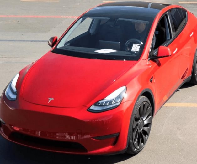 Profeco informa de llamado a revisión para Tiguan, Tracker y Tesla