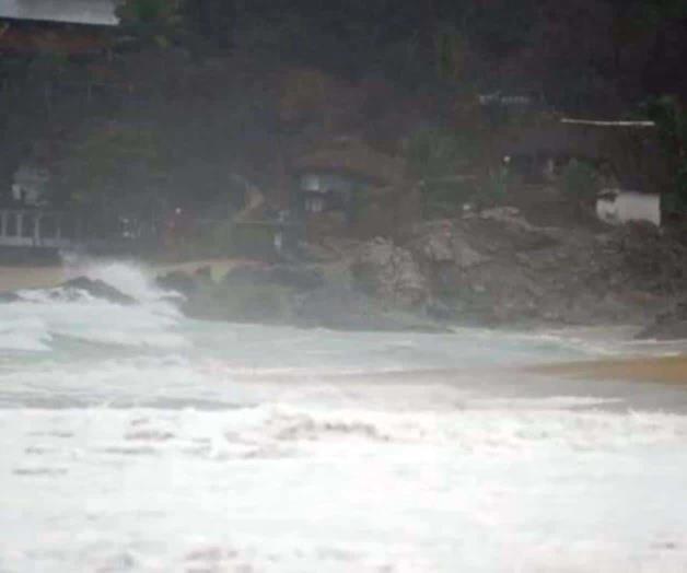 Suman 11 muertos y 33 desaparecidos por Agatha en Oaxaca