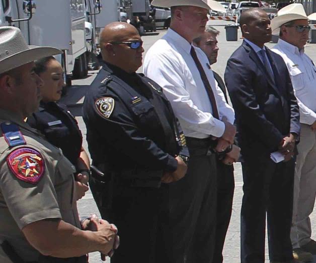 Asegura estar cooperando jefe de la Policía de Uvalde