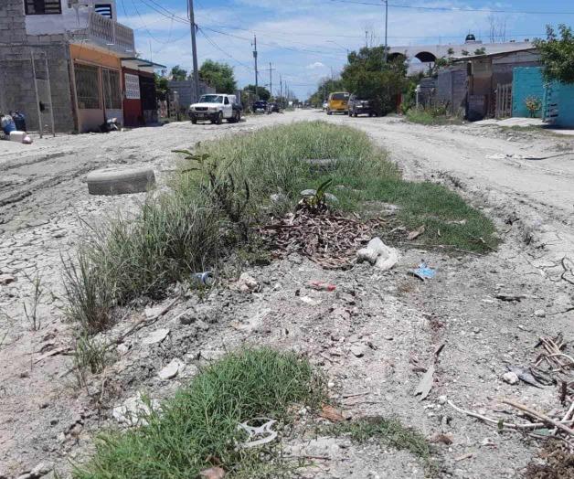 Esperan pavimentación de calle durante 10 años Esperan pavimentación de calle durante 10 años