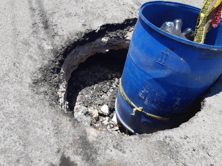 Peligro: se hunde carpeta asfáltica Peligro: se hunde carpeta asfáltica