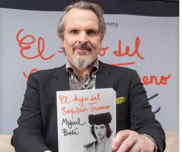 Firma libros y sortea preguntas